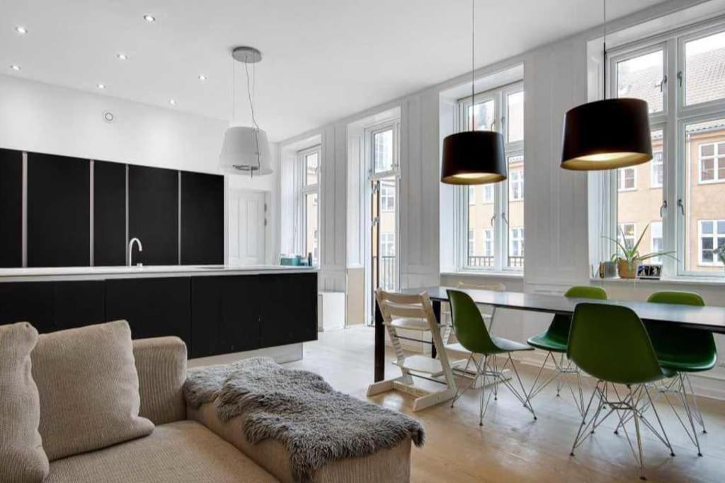 Stylish 2br Flat By The Marble Church Appartement